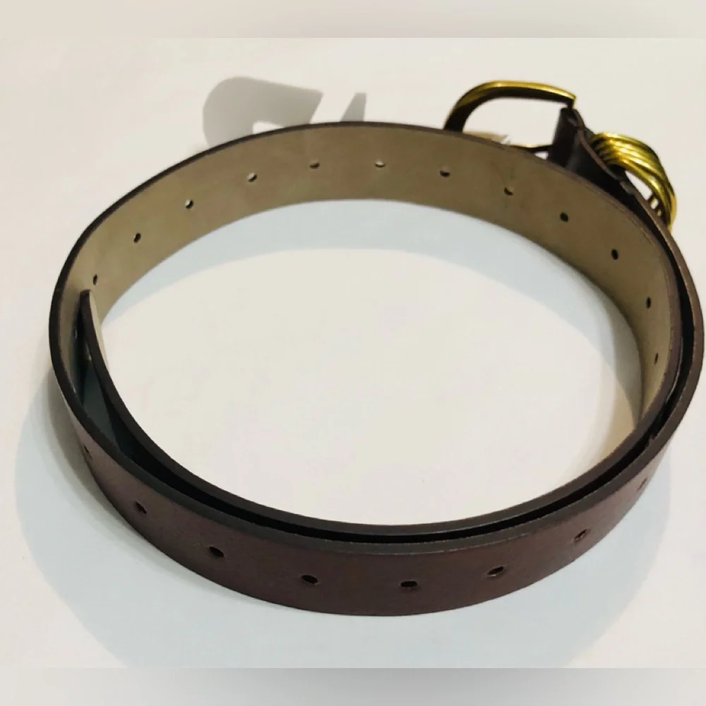 Women’s belt five loop brown. Size S/M. Materials manmade. Size 38”L X 1-1/2”W